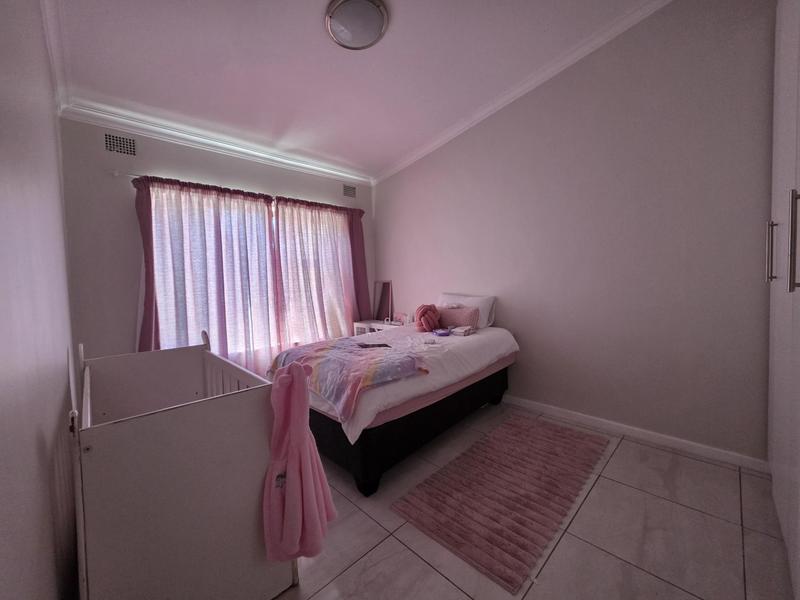 To Let 4 Bedroom Property for Rent in Blomtuin Western Cape